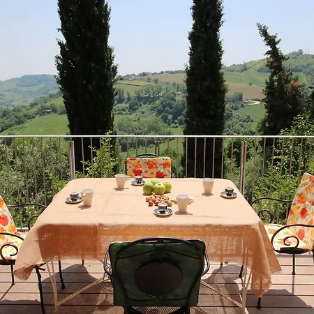 Dom wakacyjny Beautiful Farmhouse In With Private Terrace Montecarotto