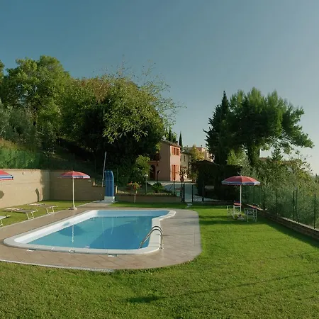 Dom wakacyjny Beautiful Farmhouse In With Private Terrace Montecarotto
